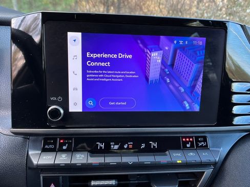 Used 2025 Toyota Camry LE w/ Convenience Package image 18