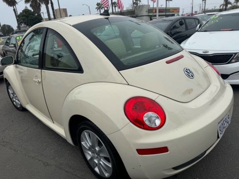 Used 2009 Volkswagen Beetle S image 6
