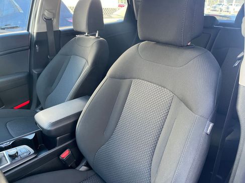 Used 2025 Kia Sportage LX image 36