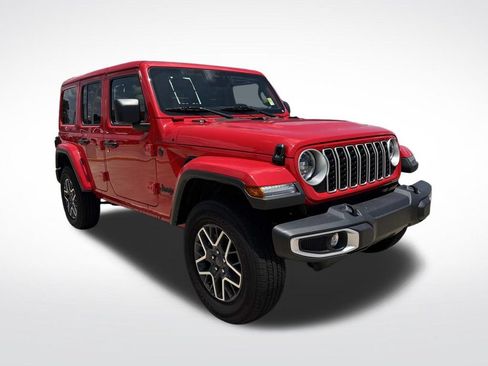 Used 2025 Jeep Wrangler Unlimited Sahara AWD/4WD image 3