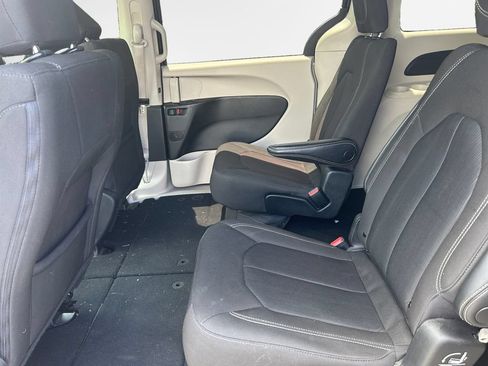 Used 2023 Chrysler Voyager LX FWD image 14