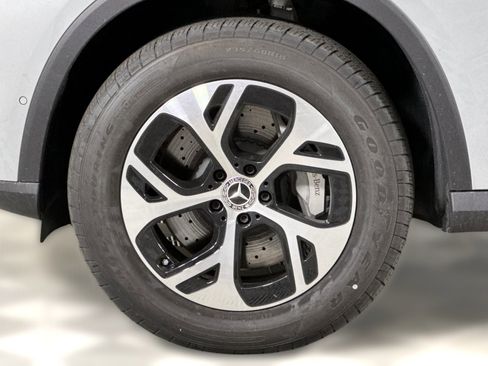 New 2025 Mercedes-Benz GLC 350e 4MATIC image 11