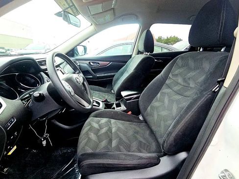 Used 2016 Nissan Rogue SV w/ SV Premium Package image 6