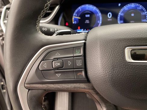 Certified 2023 Jeep Grand Cherokee Limited AWD/4WD image 19