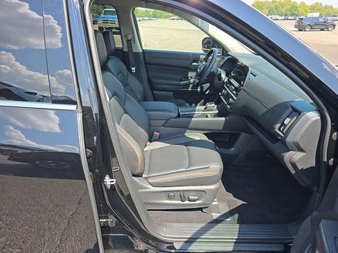 Certified 2025 Nissan Pathfinder SL w/ SL Premium Package FWD image 5
