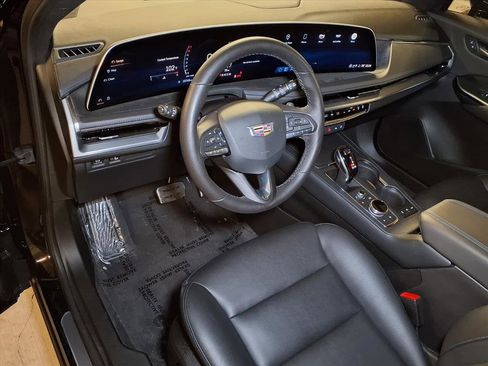 Certified 2025 Cadillac XT4 Sport w/ Cold Weather Package image 3