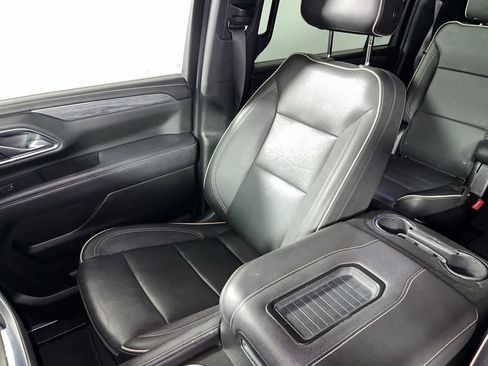Used 2023 GMC Yukon XL SLT AWD/4WD image 28