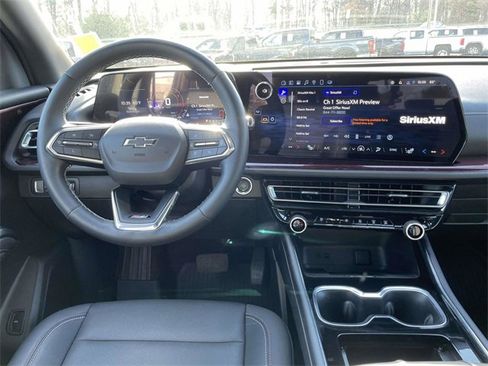 Used 2025 Chevrolet Traverse Z71 image 15