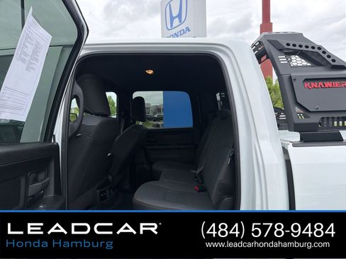 Used 2024 RAM 2500 Tradesman w/ Chrome Appearance Group AWD/4WD image 9