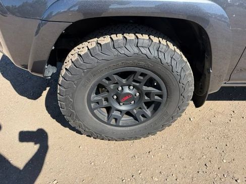 Used 2019 Toyota 4Runner TRD Off-Road Premium AWD/4WD image 11