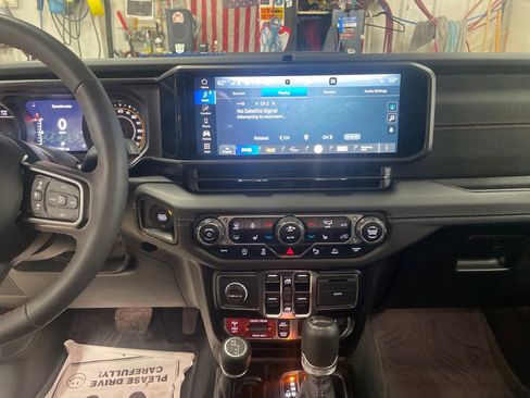 Certified 2024 Jeep Gladiator Rubicon w/ Safety Group AWD/4WD image 19