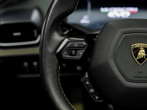 Used 2020 Lamborghini Huracan EVO RWD image 42