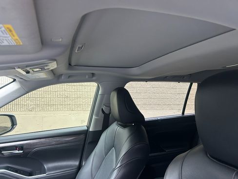 Used 2020 Toyota Highlander Limited image 13