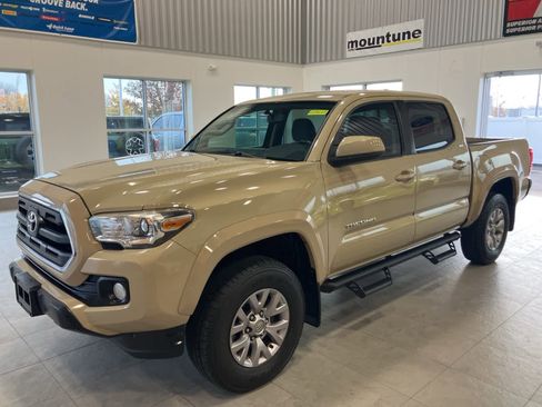 Used 2017 Toyota Tacoma SR5 image 1