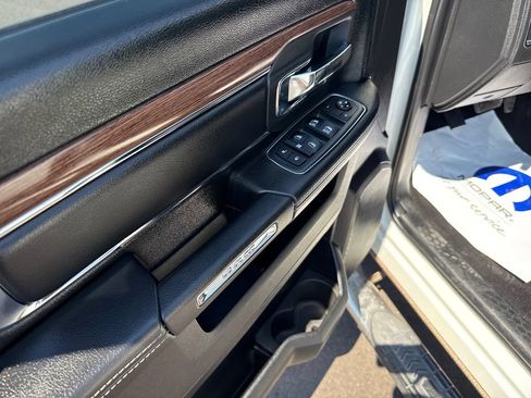 Used 2017 RAM 1500 Laramie w/ Convenience Group AWD/4WD image 11