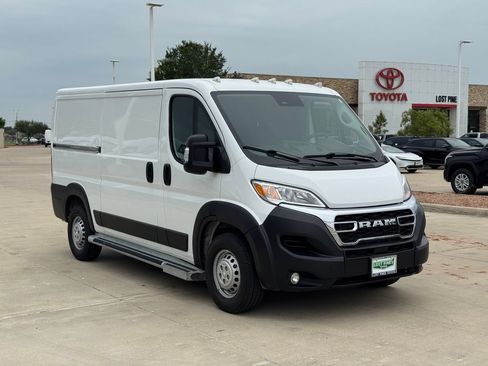 Used 2025 RAM ProMaster 2500 w/ U-Haul Equipment Group FWD image 7