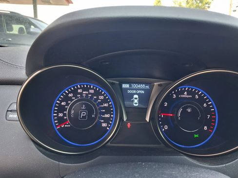 Used 2015 Hyundai Genesis 3.8 RWD image 6