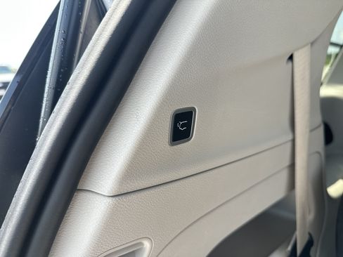 Used 2024 Chrysler Pacifica Touring-L FWD image 30