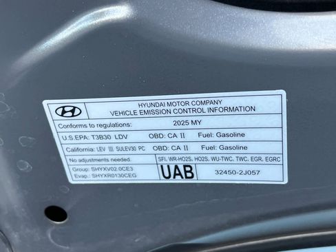 Certified 2025 Hyundai Elantra SE image 28