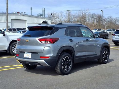 Used 2023 Chevrolet TrailBlazer LT w/ Convenience Package image 2