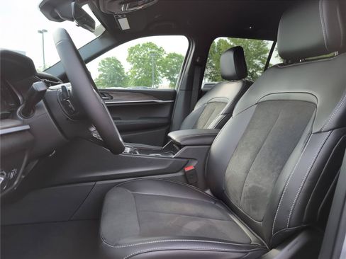 New 2026 Jeep Grand Cherokee Altitude RWD image 16