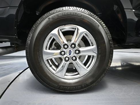 Used 2018 Ford F150 XLT w/ Equipment Group 302A Luxury AWD/4WD image 11