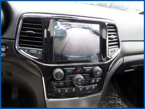 Certified 2021 Jeep Grand Cherokee Laredo X image 17