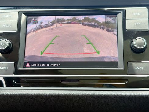 Used 2024 Volkswagen Jetta SE w/ Panoramic Sunroof Package FWD image 30