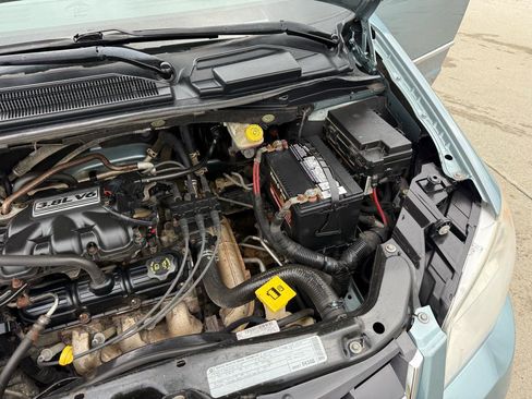 Used 2010 Chrysler Town & Country Touring image 30