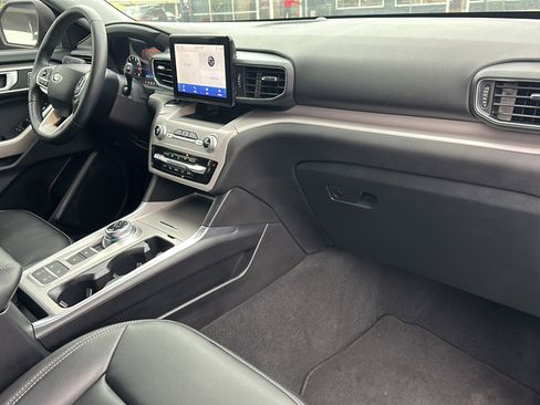 Used 2024 Ford Explorer XLT w/ Equipment Group 202A image 23