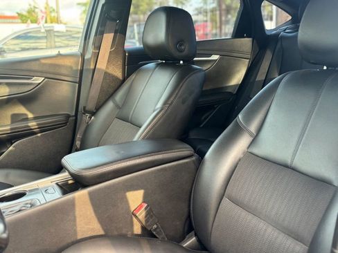 Used 2017 Chevrolet Impala LT w/ Convenience Package image 10