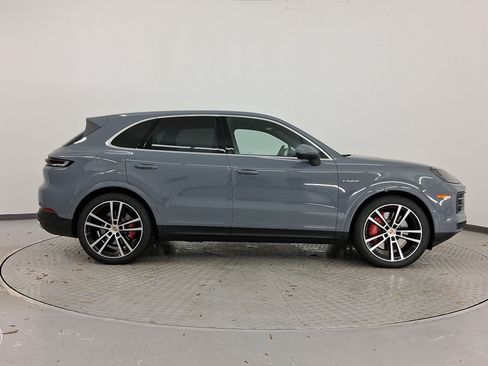 Used 2026 Porsche Cayenne S AWD/4WD image 8