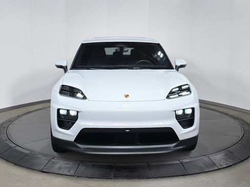 Certified 2025 Porsche Macan Electric image 10