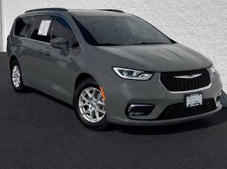 Used 2022 Chrysler Pacifica Touring-L w/ Uconnect Theater Family Group video 1