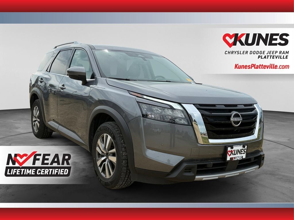 Used 2025 Nissan Pathfinder SL AWD/4WD image 1