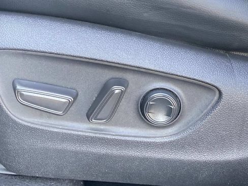 Used 2023 Toyota Highlander XLE FWD image 26