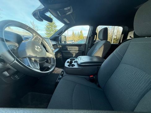 Used 2024 RAM 3500 Tradesman w/ Chrome Appearance Group image 12