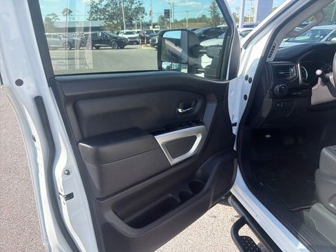 Used 2024 Nissan Titan SV w/ SV Convenience Package image 14