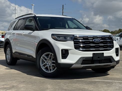New 2026 Ford Explorer Active image 2