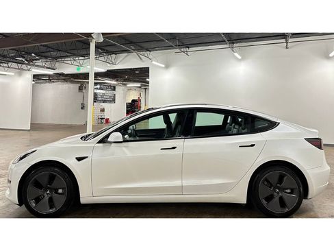 Used 2022 Tesla Model 3 Long Range AWD/4WD image 9