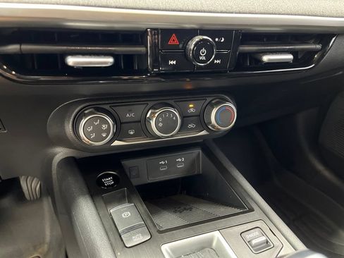 Used 2025 Nissan Kicks SV FWD image 24