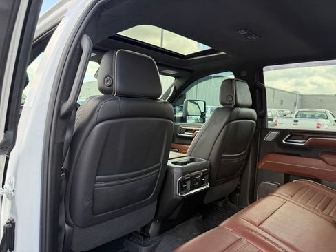 Used 2024 GMC Sierra 2500 Denali Ultimate w/ Max Trailering Package AWD/4WD image 9