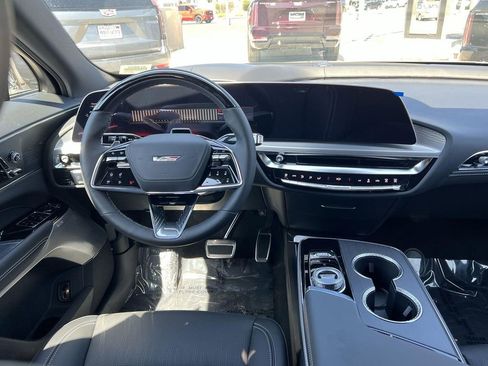 New 2026 Cadillac Lyriq V AWD/4WD image 11