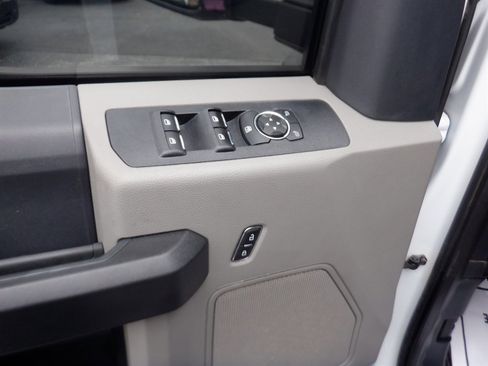 Used 2022 Ford F550 4x4 Crew Cab Super Duty w/ Power Equipment Group image 17