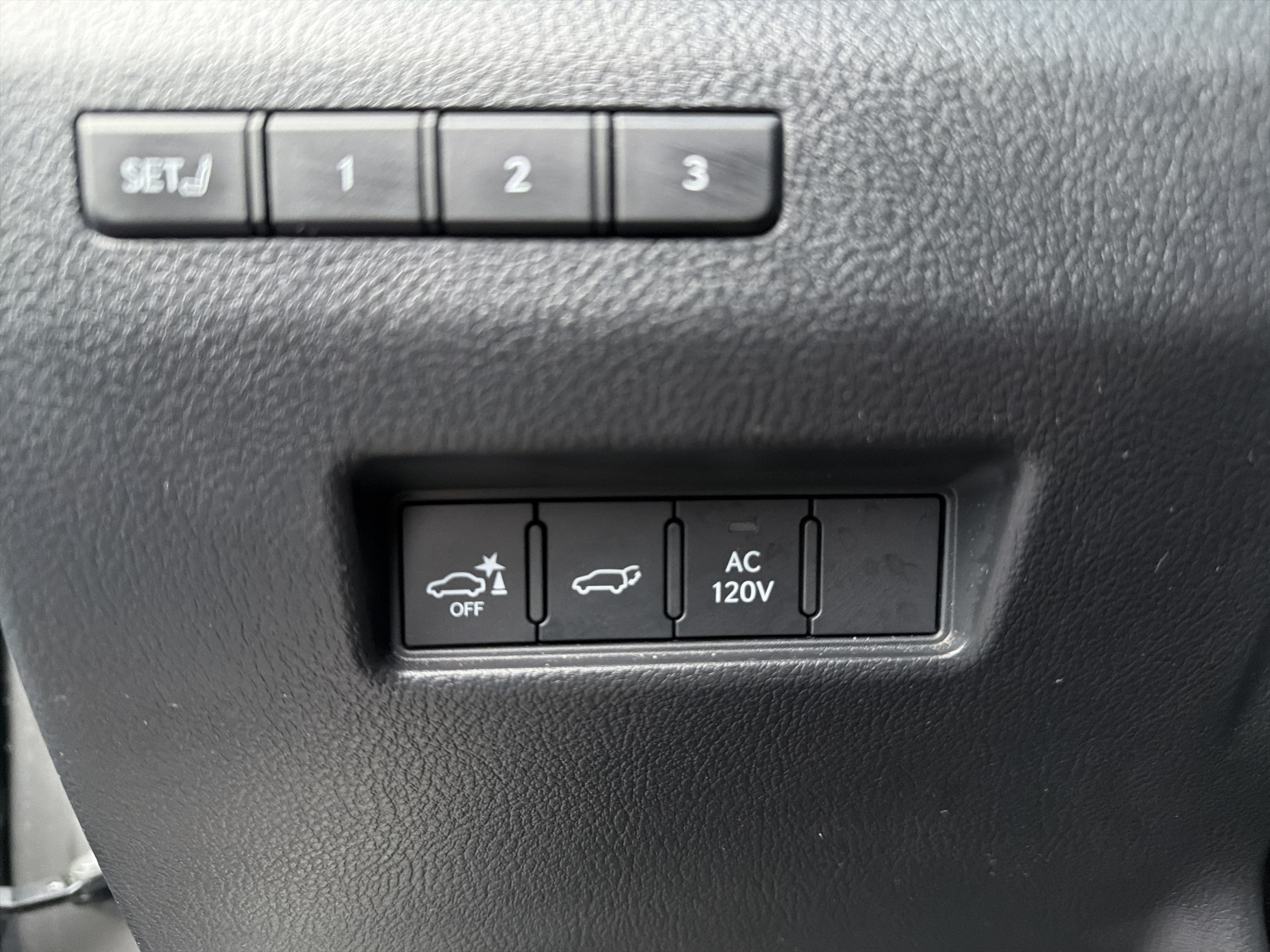 Used 2025 Lexus GX 550 w/ Cold Area Package AWD/4WD image 15