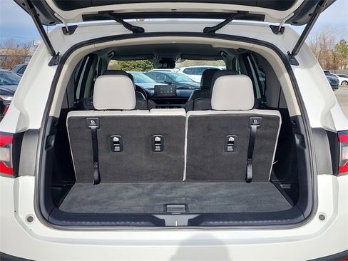 Used 2024 Honda Pilot EX-L image 4