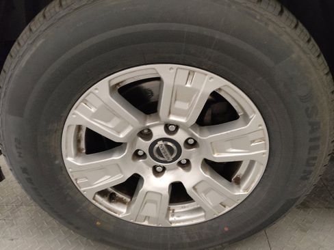 Used 2017 Nissan Titan SV image 31