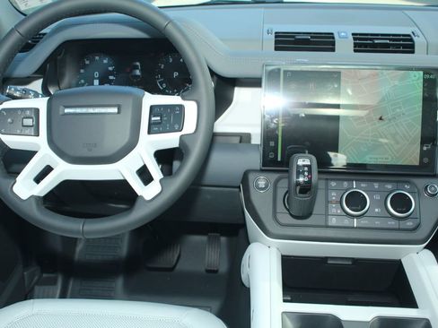 New 2026 Land Rover Defender 110 S AWD/4WD image 4