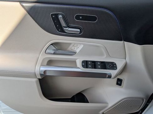 Used 2020 Mercedes-Benz GLB 250 image 31