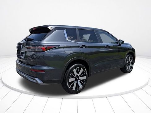 New 2026 Mitsubishi Outlander SE FWD image 3